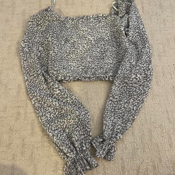 Gray and white crop blouse top size xs - Picture 4 of 5